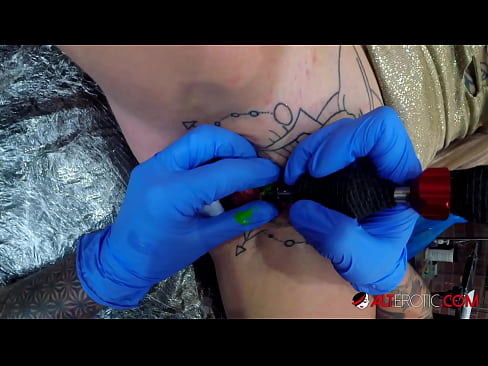 ❤️ Sully Savage, une chaudasse extrêmement tatouée, s'est fait tatouer le clitoris. ❌ Porno fait maison at porn fr.porn-93.ru ☑